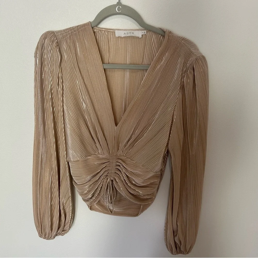 ASTR The Label Braydon Gold Champagne Metallic Cropped Top Small